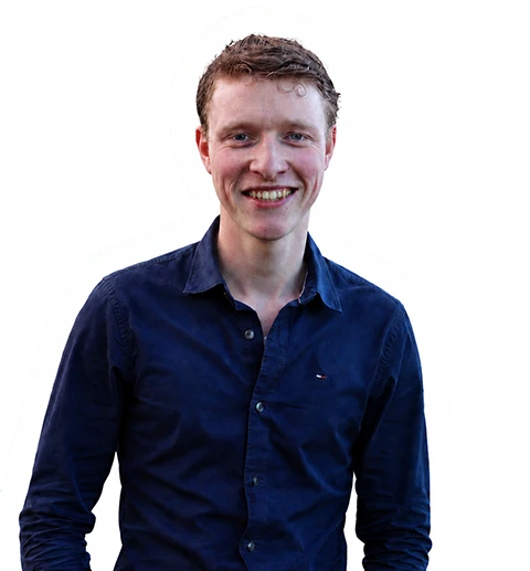 Koen van AQMOS geeft advies over de FLEX-waterontharder voor de meterkast